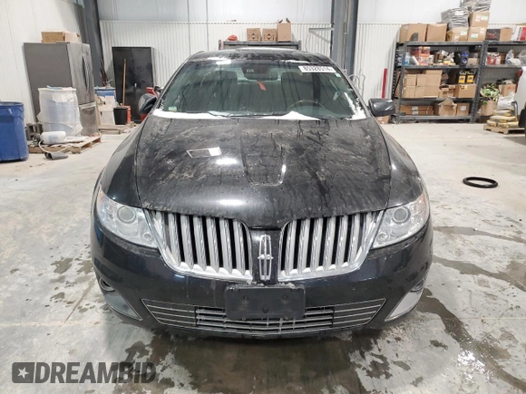 2012 Lincoln MKS z VIN 1LNHL9ER5CG806929, wystawiony jako Copart lot #85328514 z przebiegiem 155 015 mil mil oraz Szkoda całkowita • Salvage title. Historia ofert i sprzedaży dostępna na DreamBid. Obrazek 5.