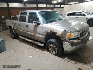 2002 GMC Sierra 2500HD SLE with VIN 1GTHK23U02F161214, listed as a Copart auction lot 42322685 with 231,368 mi miles and Salvage Title. Bid and sale history available at carsss.com. Image 4.