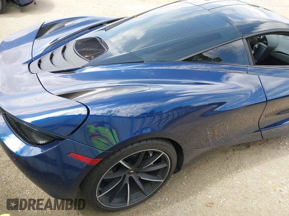 2019 McLaren 720S z VIN SBM14DCA2KW002960, wystawiony jako IAAI lot #41902025 z przebiegiem 10 788 mil mil oraz . Historia ofert i sprzedaży dostępna na DreamBid. Obrazek 4.