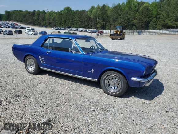 1966 Ford Mustang z VIN 6T07T251952, wystawiony jako Copart lot #54637135 z przebiegiem 94 937 mil mil oraz Czysty tytuł • Clean title. Historia ofert i sprzedaży dostępna na DreamBid. Obrazek 4.