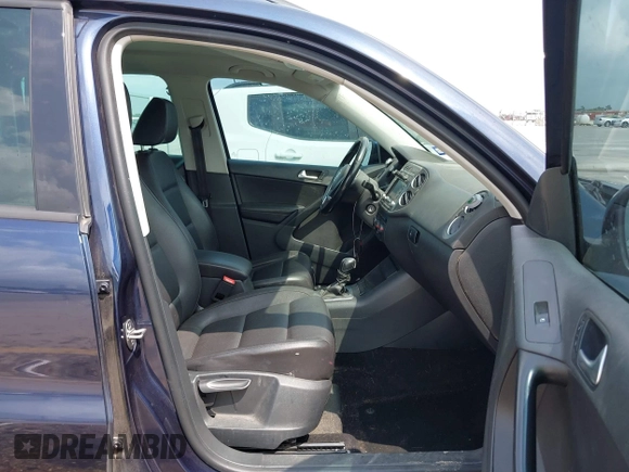2015 Volkswagen Tiguan SE with VIN WVGAV7AX1FW508313, listed as a IAAI auction lot 42120704 with 136,405 mi miles and . Bid and sale history available at DreamBid. Image 5.