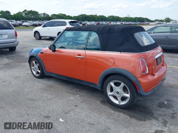 2007 MINI Convertible z VIN WMWRF33557TG16283, wystawiony jako IAAI lot #42331390 z przebiegiem 117 902 mil mil oraz . Historia ofert i sprzedaży dostępna na DreamBid. Obrazek 3.