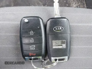2016 Kia Forte EX z VIN KNAFX4A88G5490716, wystawiony jako IAAI lot #42017118 z przebiegiem 95 681 mil mil oraz . Historia ofert i sprzedaży dostępna na DreamBid. Obrazek 11.