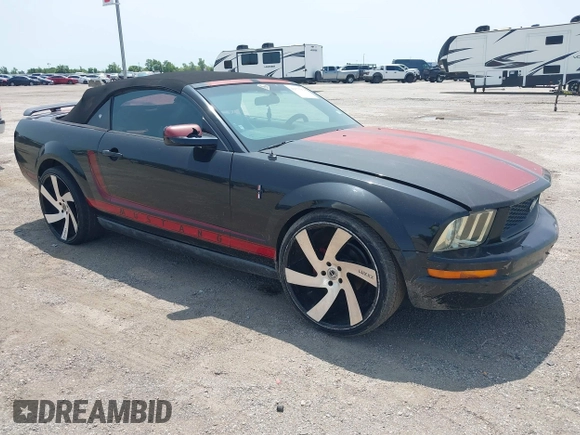 2005 Ford Mustang Deluxe z VIN 1ZVFT84N055190900, wystawiony jako IAAI lot #42373274 z przebiegiem 174 840 mil mil oraz . Historia ofert i sprzedaży dostępna na DreamBid. Obrazek 1.