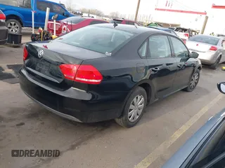 2013 Volkswagen Passat Wolfsburg Edition z VIN 1VWAH7A30DC088810, wystawiony jako IAAI lot #41807791 z przebiegiem 97 574 mil mil oraz . Historia ofert i sprzedaży dostępna na DreamBid. Obrazek 4.