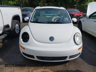 2008 Volkswagen Beetle Triple White with VIN 3VWFW31C68M511592, listed as a IAAI auction lot 42116122 with 206,510 mi miles and . Bid and sale history available at DreamBid. Image 13.