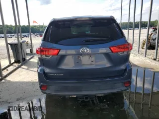 2018 Toyota Highlander LE z VIN 5TDZZRFH8JS235257, wystawiony jako Copart lot #56845205 z przebiegiem 136 194 mil mil oraz Szkoda całkowita • Salvage title. Historia ofert i sprzedaży dostępna na DreamBid. Obrazek 6.