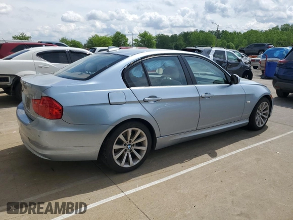 2009 BMW 3 Series 328i z VIN WBAPH73519E127988, wystawiony jako Copart lot #55259935 z przebiegiem Nie podano mil oraz Szkoda całkowita • Salvage title. Historia ofert i sprzedaży dostępna na DreamBid. Obrazek 3.