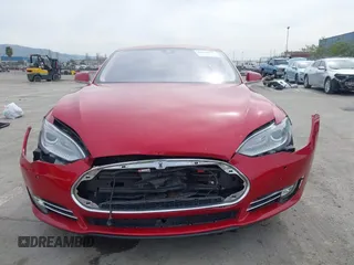2015 Tesla Model S 85D with VIN 5YJSA1H42FF086599, listed as a IAAI auction lot 41832223 with 67,671 mi miles. Bid and sale history available at carsss.com. Image 12.