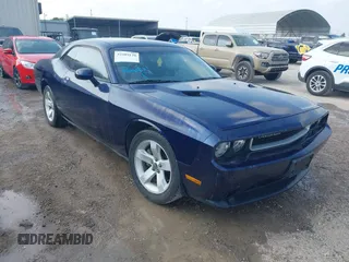 2013 Dodge Challenger SXT z VIN 2C3CDYAG9DH578888, wystawiony jako IAAI lot #42289139 z przebiegiem 121 649 mil mil oraz . Historia ofert i sprzedaży dostępna na DreamBid. Obrazek 1.
