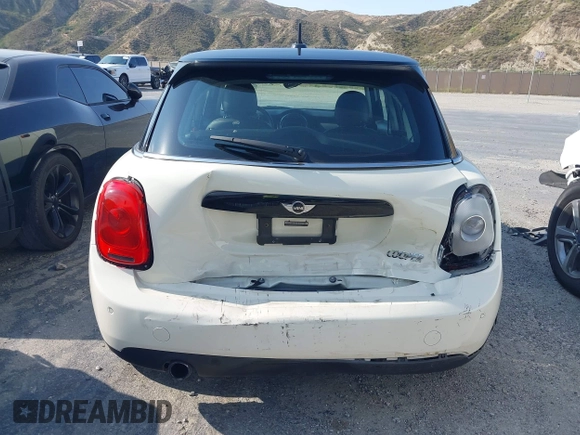 2016 MINI Hardtop 4 Door with VIN WMWXU1C56G2D10605, listed as a IAAI auction lot 42411431 with 35,367 mi miles and . Bid and sale history available at DreamBid. Image 6.