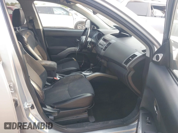 2009 Mitsubishi Outlander SE with VIN JA4LT31W09Z014816, listed as a IAAI auction lot 42399219 with 188,136 mi miles and . Bid and sale history available at DreamBid. Image 5.