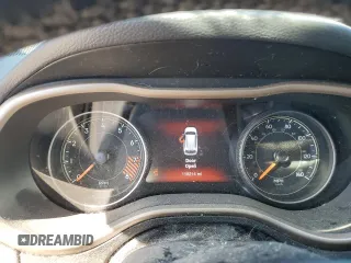 2015 Jeep Cherokee Limited with VIN 1C4PJMDSXFW765544, listed as a Copart auction lot 52384255 with 118,214 mi miles and Clean Title. Bid and sale history available at carsss.com. Image 9.
