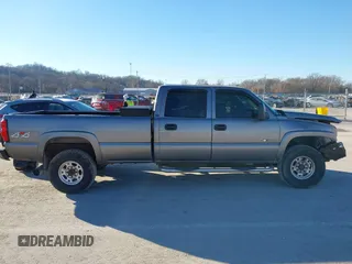 2006 Chevrolet Silverado 3500 SRW Wrk Trk with VIN 1GCHK33DX6F235816, listed as a IAAI auction lot 41588075 with 232,815 mi miles. Bid and sale history available at carsss.com. Image 14.
