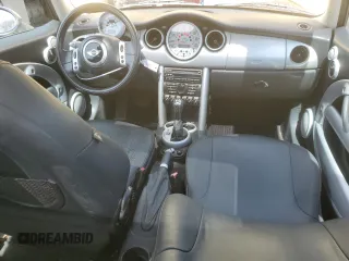 2003 MINI Hardtop z VIN WMWRC33453TE14621, wystawiony jako Copart lot #51748165 z przebiegiem 114 327 mil mil oraz Szkoda całkowita • Salvage title. Historia ofert i sprzedaży dostępna na DreamBid. Obrazek 8.