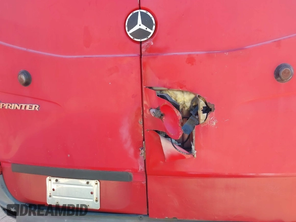 2010 Mercedes-Benz Sprinter Cargo with VIN WD3PE8CC1A5463414, listed as a IAAI auction lot 40383391 with 47,296 mi miles. Bid and sale history available at carsss.com. Image 6.