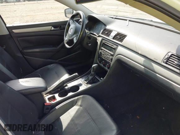 2014 Volkswagen Passat S с VIN 1VWAT7A34EC061268, выставлен на аукционе IAAI как лот 42288756 с пробегом 104 477 миль миль и . История ставок и продаж доступна на DreamBid. Изображение 5.