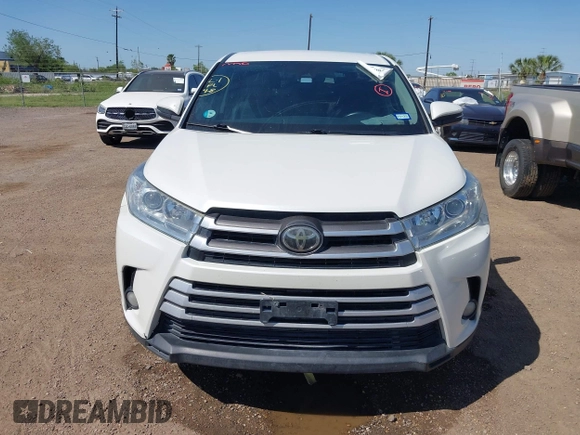2018 Toyota Highlander LE z VIN 5TDZZRFH9JS288436, wystawiony jako IAAI lot #41990854 z przebiegiem 151 651 mil mil oraz . Historia ofert i sprzedaży dostępna na DreamBid. Obrazek 6.