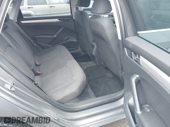 2017 Volkswagen Passat S z VIN 1VWAT7A3XHC071775, wystawiony jako IAAI lot #41775028 z przebiegiem 58 945 mil mil oraz . Historia ofert i sprzedaży dostępna na DreamBid. Obrazek 8.