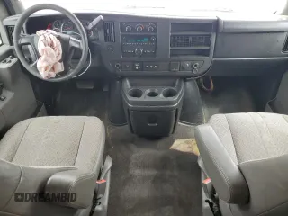 2016 Chevrolet Express Passenger LT z VIN 1GAZGPFF1G1176799, wystawiony jako Copart lot #57258115 z przebiegiem 199 406 mil mil oraz Szkoda całkowita • Salvage title. Historia ofert i sprzedaży dostępna na DreamBid. Obrazek 8.