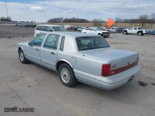 1994 Lincoln Town Car Signature with VIN 1LNLM82W4RY783450, listed as a IAAI auction lot 41858575 with 183,789 mi miles. Bid and sale history available at carsss.com. Image 3.