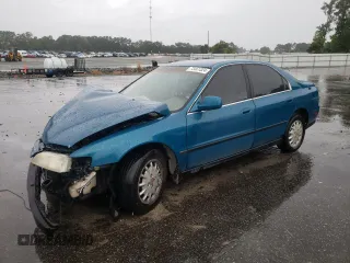 1995 Honda Accord LX with VIN 1HGCD5631SA066149, listed as a Copart auction lot 73461324 with 196,561 mi miles and Salvage Title. Bid and sale history available at carsss.com. Image 1.