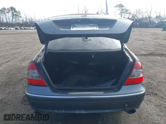 2008 Mercedes-Benz E-Class Luxury 3.5L with VIN WDBUF87X08B322847, listed as a IAAI auction lot 41819812 with 999,999 mi miles. Bid and sale history available at carsss.com. Image 6.