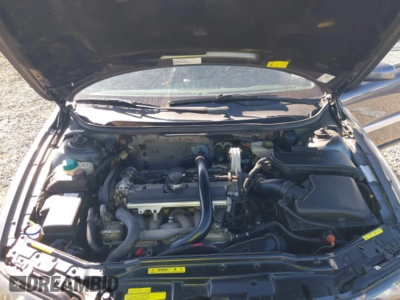2004 Volvo V70 with VIN YV1SW59V042365432, listed as a IAAI auction lot 42042426 with 211,469 mi miles. Bid and sale history available at carsss.com. Image 10.