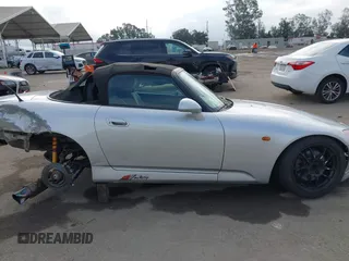 2002 Honda S2000 z VIN JHMAP11492T004927, wystawiony jako IAAI lot #42062377 z przebiegiem 117 612 mil mil oraz . Historia ofert i sprzedaży dostępna na DreamBid. Obrazek 14.