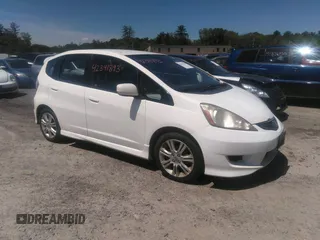 2011 Honda Fit Sport z VIN JHMGE8H51BC016707, wystawiony jako IAAI lot #42341893 z przebiegiem 326 759 mil mil oraz . Historia ofert i sprzedaży dostępna na DreamBid. Obrazek 1.