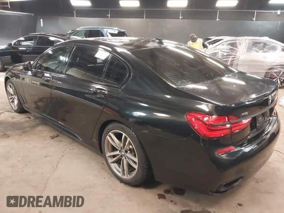 2018 BMW 7 Series 740i xDrive z VIN WBA7E4C51JGV24133, wystawiony jako IAAI lot #42253139 z przebiegiem 77 370 mil mil oraz . Historia ofert i sprzedaży dostępna na DreamBid. Obrazek 3.