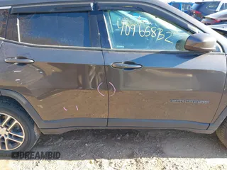 2018 Jeep Compass Latitude with VIN 3C4NJDBBXJT458268, listed as a IAAI auction lot 40965832 with 86,553 mi miles and . Bid and sale history available at DreamBid. Image 13.