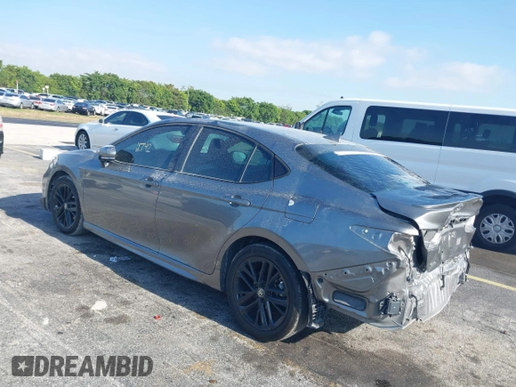 2025 Toyota Camry LE z VIN 4T1DAACK0SU500801, wystawiony jako IAAI lot #42123753 z przebiegiem 11 742 mil mil oraz . Historia ofert i sprzedaży dostępna na DreamBid. Obrazek 3.