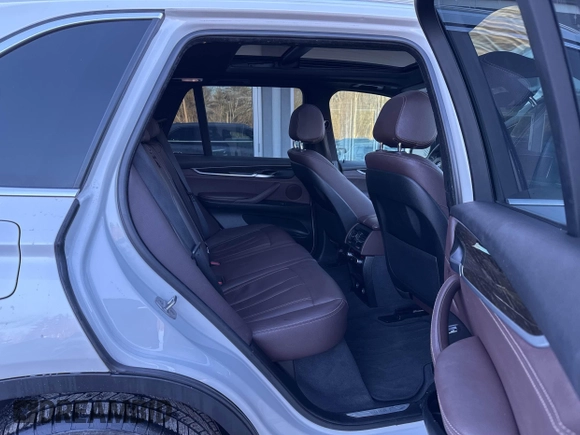 2017 BMW X5 xDrive35i with VIN 5UXKR0C59H0U53209, listed as a IAAI auction lot 41655993 with 225,421 mi miles and . Bid and sale history available at DreamBid. Image 8.