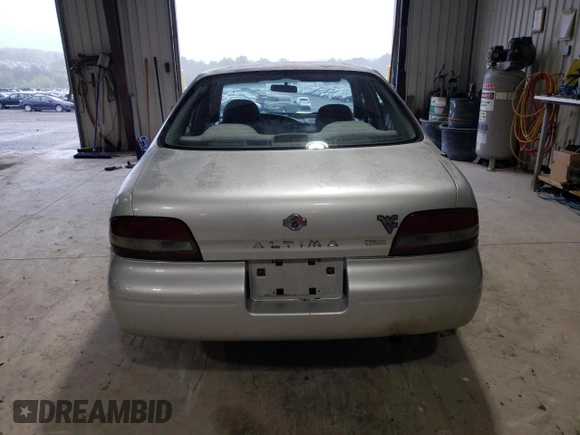 1997 Nissan Altima XE with VIN 1N4BU31DXVC140195, listed as a Copart auction lot 72613624 with 245,276 mi miles and Salvage Title. Bid and sale history available at carsss.com. Image 6.