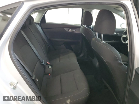 2021 Kia Forte LXS z VIN 3KPF24AD3ME399979, wystawiony jako Copart lot #58236575 z przebiegiem 83 087 mil mil oraz Czysty tytuł • Clean title. Historia ofert i sprzedaży dostępna na DreamBid. Obrazek 10.