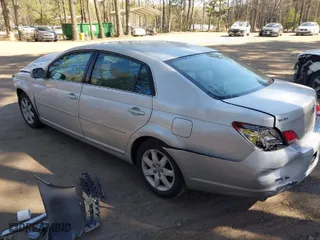2006 Toyota Avalon XL with VIN 4T1BK36B46U147688, listed as a IAAI auction lot 41886568 with 210,581 mi miles. Bid and sale history available at carsss.com. Image 3.