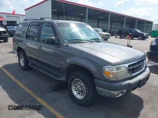 1999 Ford Explorer XLT z VIN 1FMZU32P8XZA39072, wystawiony jako IAAI lot #42152344 z przebiegiem 188 379 mil mil oraz . Historia ofert i sprzedaży dostępna na DreamBid. Obrazek 1.
