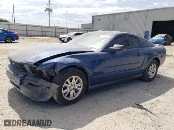 2008 Ford Mustang Deluxe with VIN 1ZVHT80N285191064, listed as a Copart auction lot 57862245 with 208,768 mi miles and Salvage title. Bid and sale history available at DreamBid. Image 1.