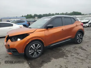 2019 Nissan Kicks S z VIN 3N1CP5CU2KL491930, wystawiony jako Copart lot #61214685 z przebiegiem 83 965 mil mil oraz Szkoda całkowita • Salvage title. Historia ofert i sprzedaży dostępna na DreamBid. Obrazek 1.