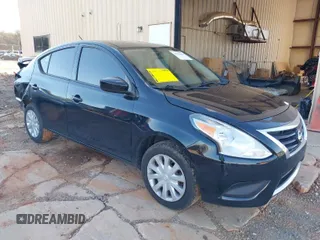 2016 Nissan Versa S z VIN 3N1CN7AP9GL843892, wystawiony jako IAAI lot #41727069 z przebiegiem 130 035 mil mil oraz . Historia ofert i sprzedaży dostępna na DreamBid. Obrazek 1.