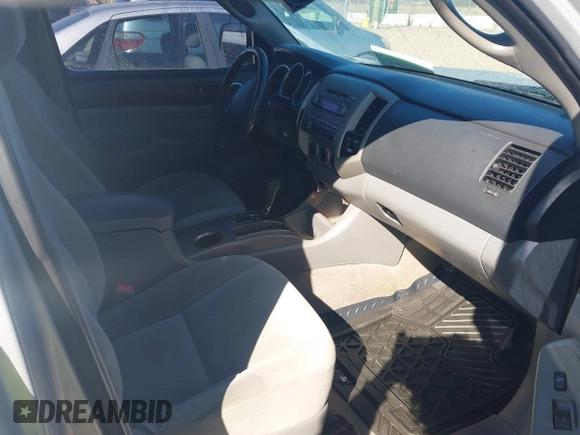 2006 Toyota Tacoma PreRunner z VIN 5TETU62N36Z173176, wystawiony jako IAAI lot #41697046 z przebiegiem 187 409 mil mil oraz . Historia ofert i sprzedaży dostępna na DreamBid. Obrazek 5.