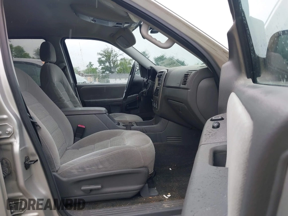 2005 Ford Explorer XLT z VIN 1FMZU73K35UB11333, wystawiony jako IAAI lot #42644910 z przebiegiem 112 929 mil mil oraz . Historia ofert i sprzedaży dostępna na DreamBid. Obrazek 5.