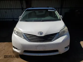 2013 Toyota Sienna XLE с VIN 5TDDK3DC9DS052022, выставлен на аукционе Copart как лот 62444725 с пробегом 241 187 миль миль и Списание • Salvage title. История ставок и продаж доступна на DreamBid. Изображение 5.