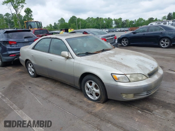 1998 Lexus ES 300 Luxury Sport Sdn with VIN JT8BF28G2W5023651, listed as a IAAI auction lot 42106837 with 245,107 mi miles. Bid and sale history available at carsss.com. Image 1.