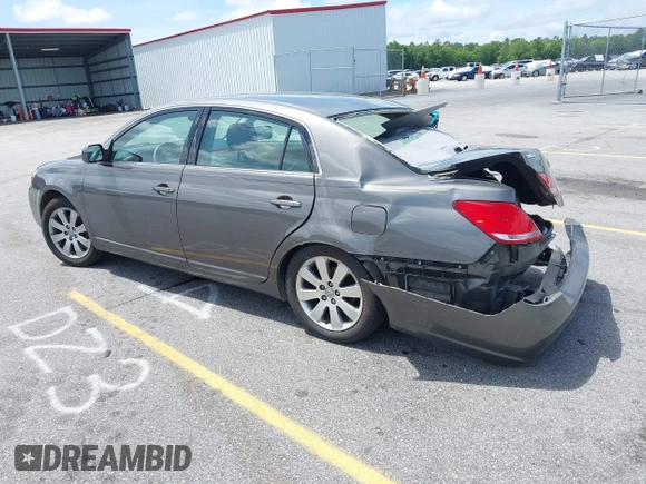 2007 Toyota Avalon XL z VIN 4T1BK36B17U172307, wystawiony jako IAAI lot #42199032 z przebiegiem 169 660 mil mil oraz . Historia ofert i sprzedaży dostępna na DreamBid. Obrazek 3.