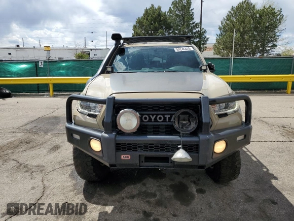 2017 Toyota Tacoma SR5 z VIN 3TMCZ5AN4HM082849, wystawiony jako Copart lot #54246425 z przebiegiem 49 163 mil mil oraz Szkoda całkowita • Salvage title. Historia ofert i sprzedaży dostępna na DreamBid. Obrazek 5.