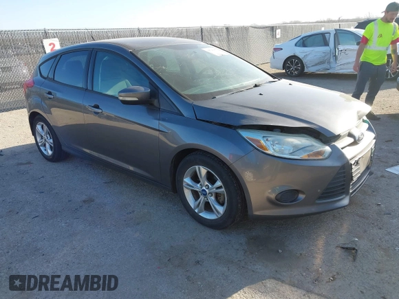 2013 Ford Focus SE with VIN 1FADP3K29DL220311, listed as a IAAI auction lot 41790487 with 136,257 mi miles. Bid and sale history available at carsss.com. Image 1.
