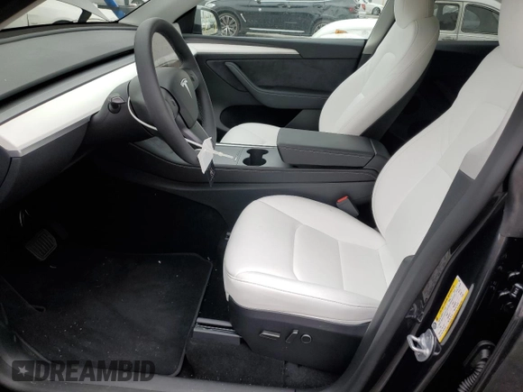 2025 Tesla Model Y Long Range with VIN 7SAYGDED8SF277469, listed as a Copart auction lot 45600195 with 442 mi miles and Salvage Title. Bid and sale history available at DreamBid. Image 7.