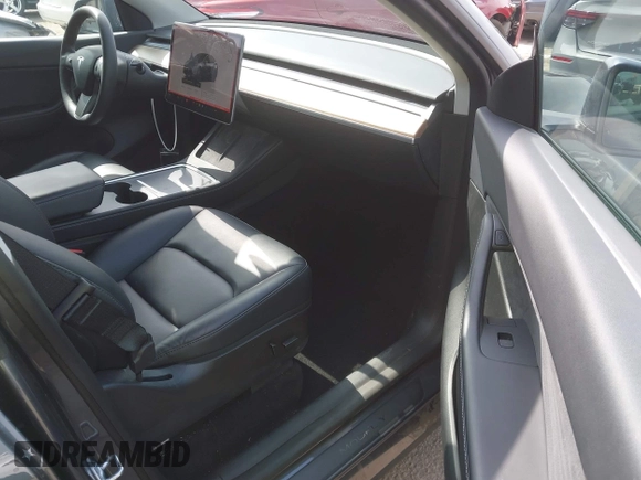 2022 Tesla Model Y Long Range z VIN 7SAYGDEE6NF364994, wystawiony jako IAAI lot #42322587 z przebiegiem 41 572 mil mil oraz . Historia ofert i sprzedaży dostępna na DreamBid. Obrazek 5.